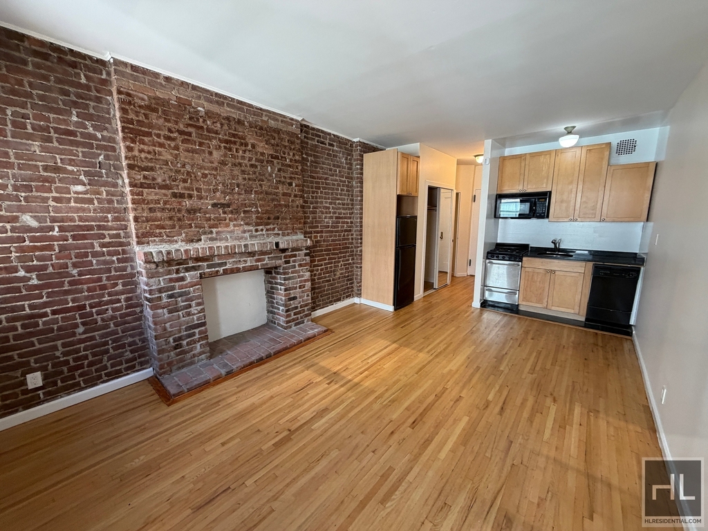 East 84 Street - Photo 0