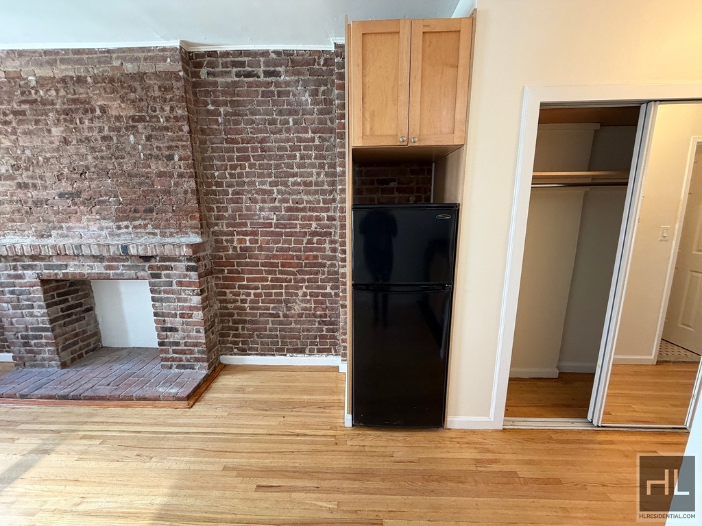 East 84 Street - Photo 3