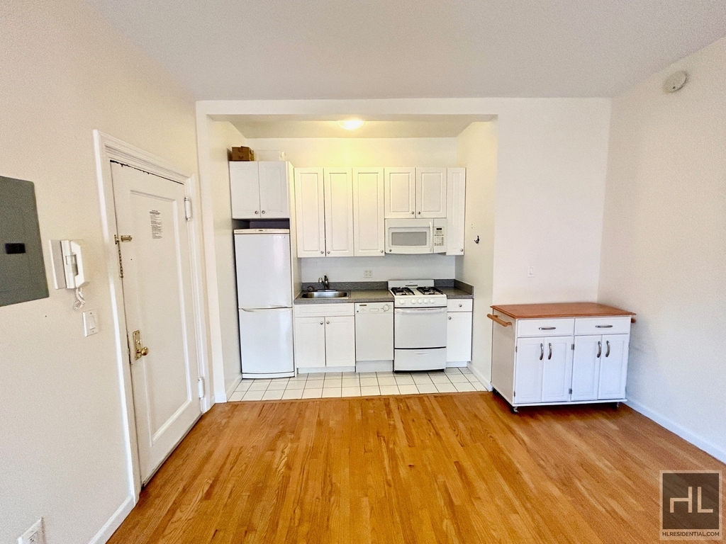 West 72 Street - Photo 1
