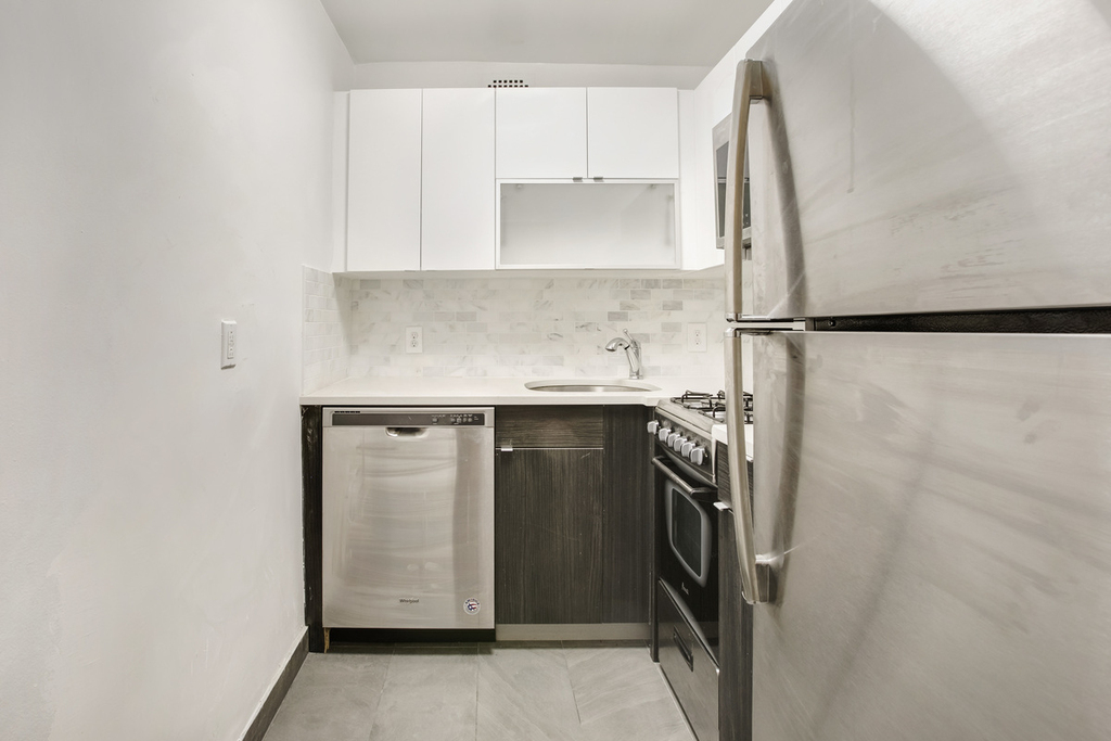 East 27th Street - Photo 3