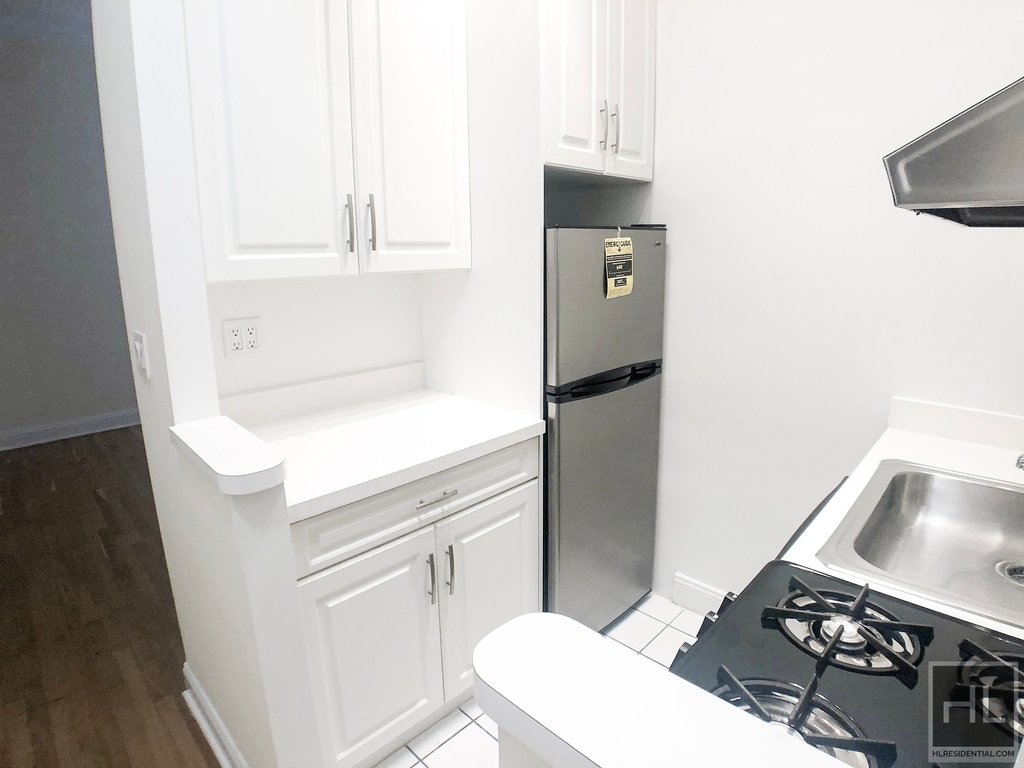 East 83 Street - Photo 2