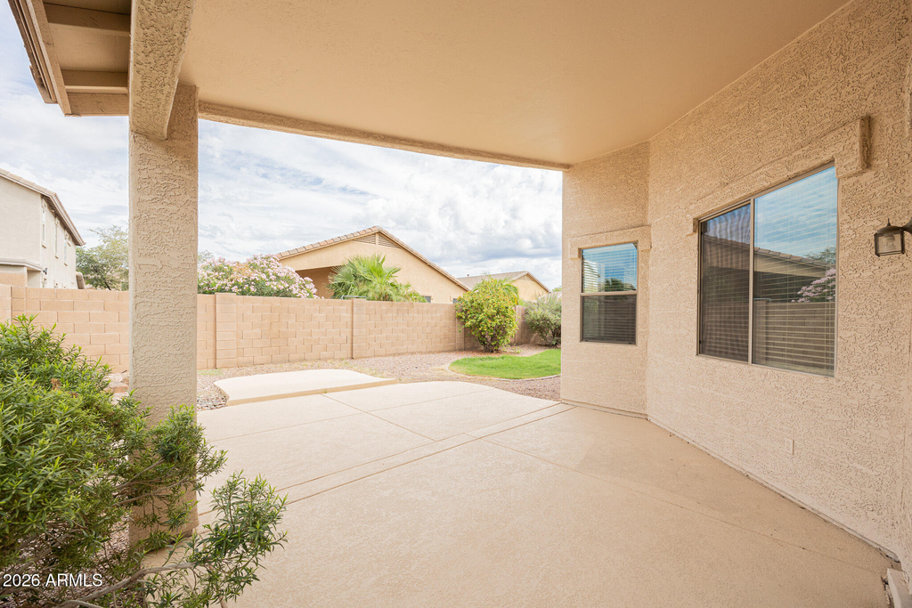 16874 W Tonbridge Street - Photo 29