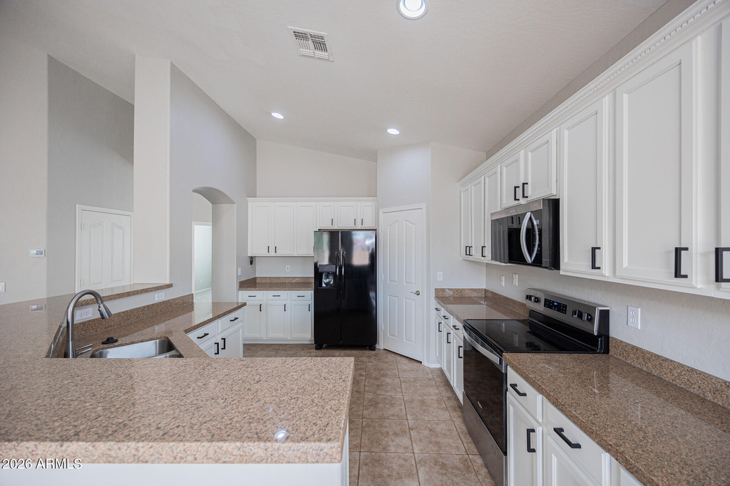 16874 W Tonbridge Street - Photo 11