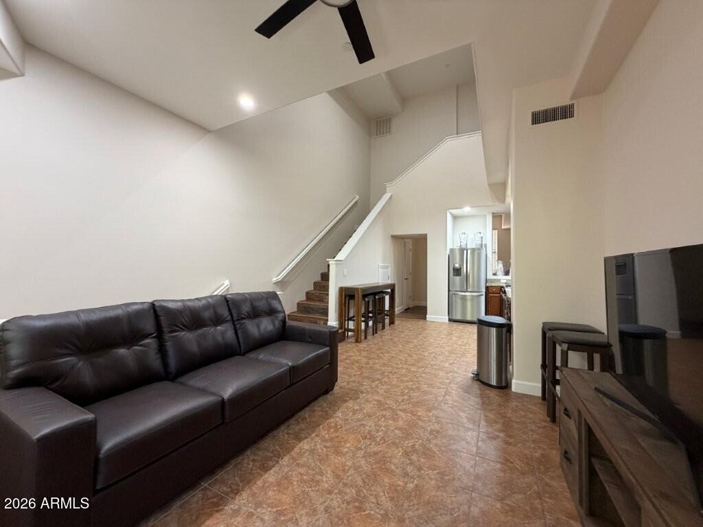 555 W 6th Street - Photo 5