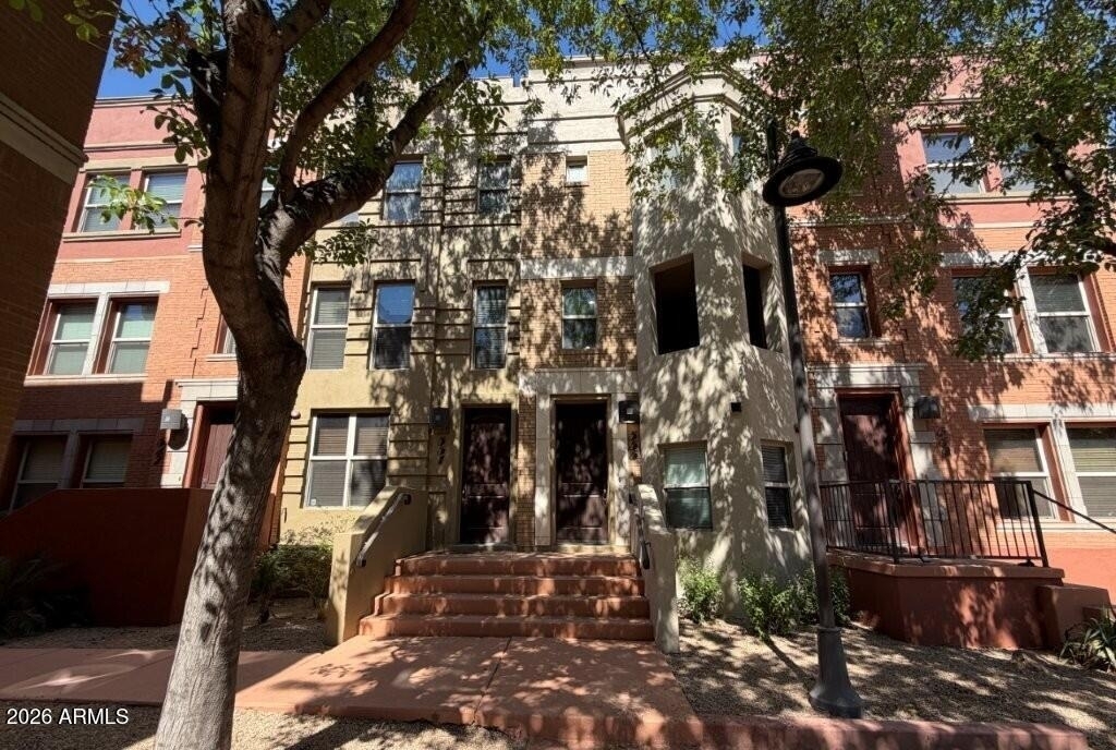 555 W 6th Street - Photo 1