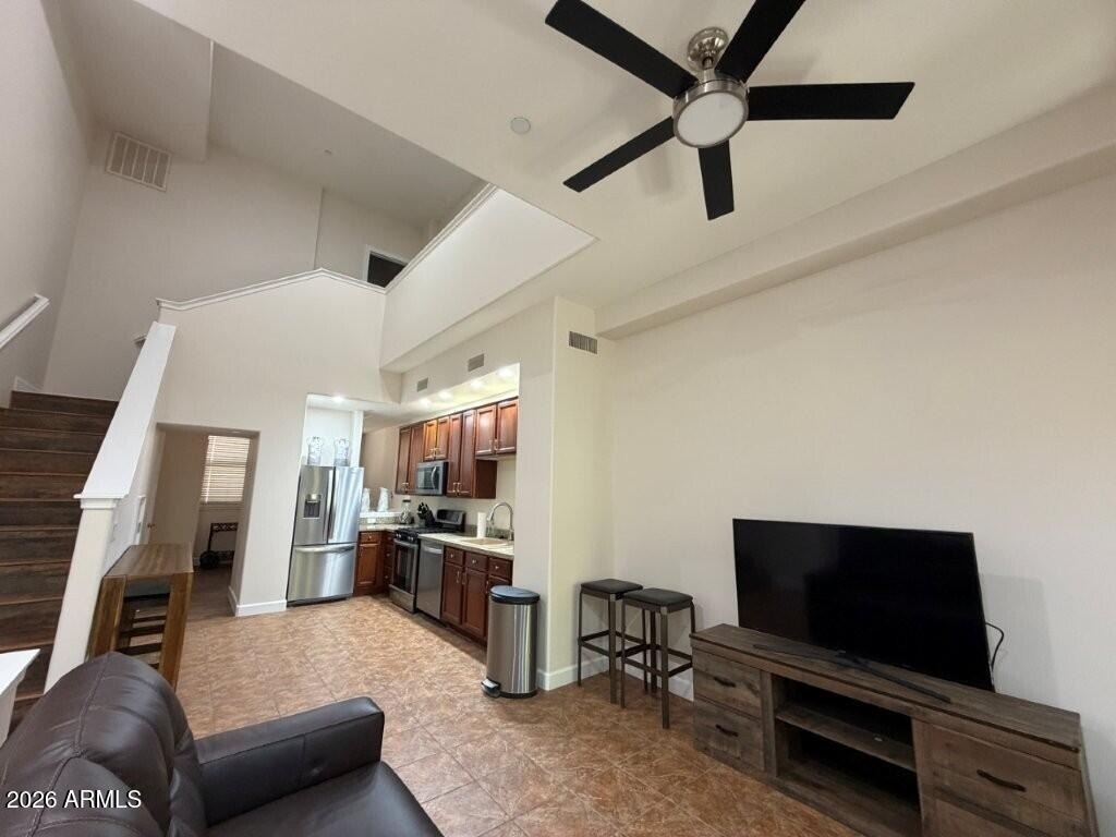 555 W 6th Street - Photo 6