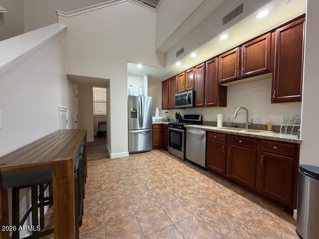 555 W 6th Street - Photo 3