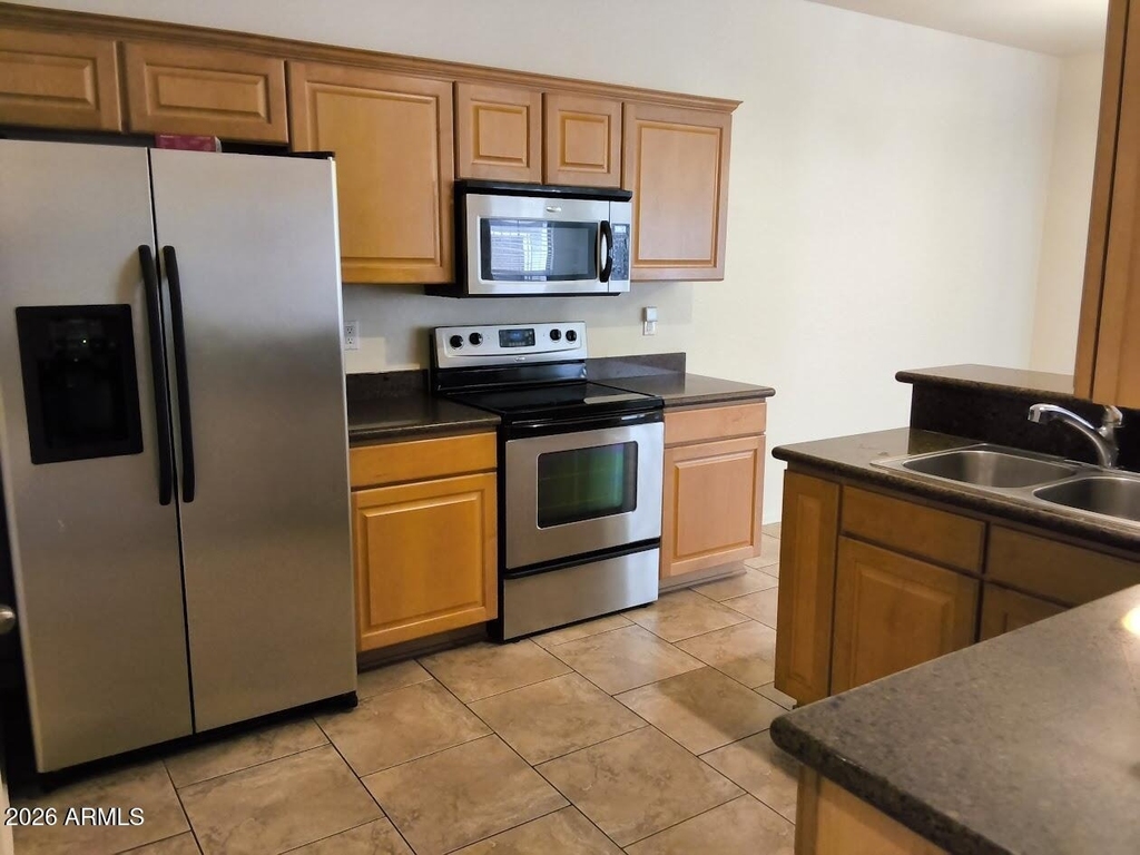 2600 E Springfield Place - Photo 11