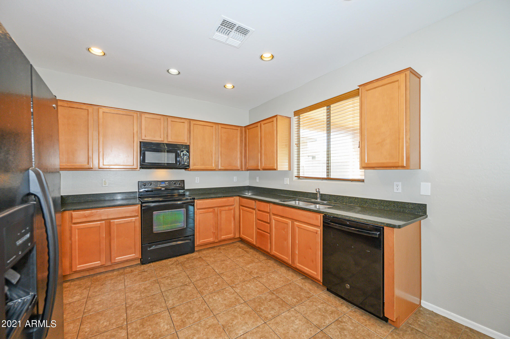 28450 N Castle Rock Drive - Photo 4