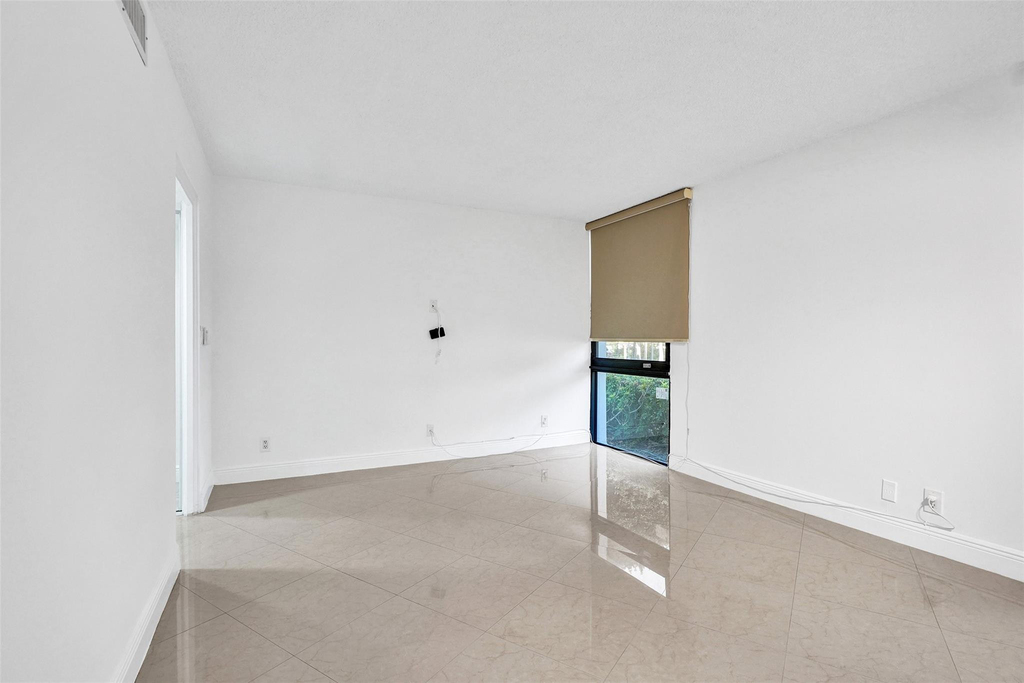 20400 W Country Club Drive - Photo 27