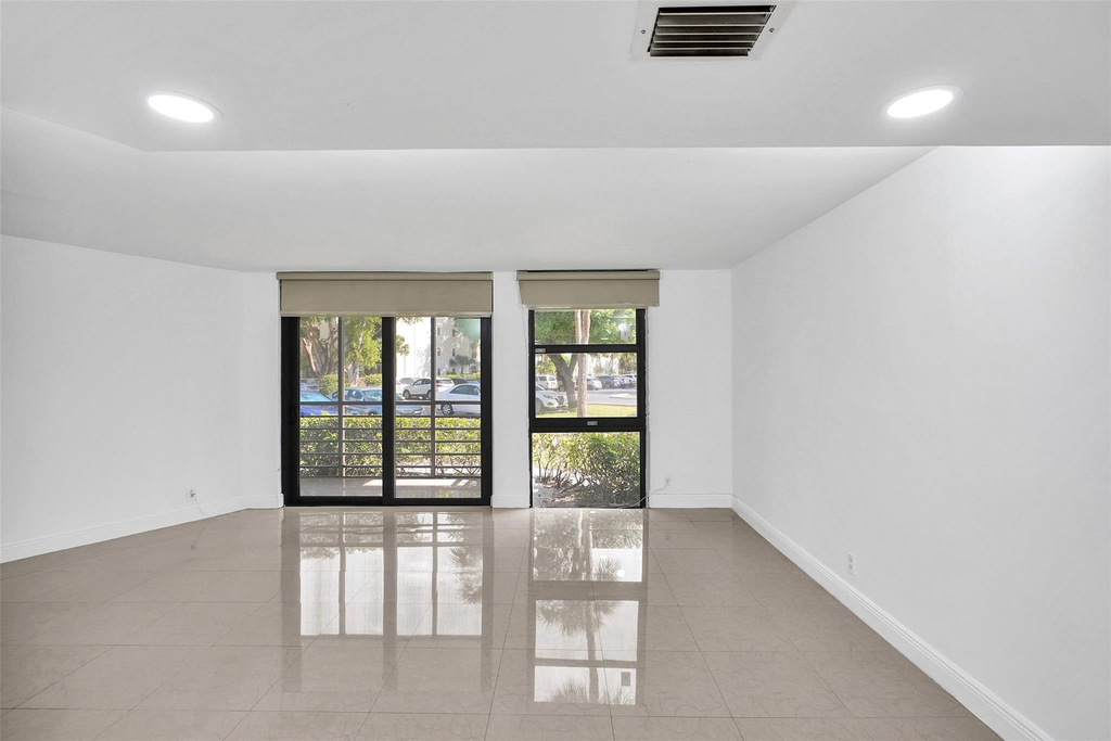 20400 W Country Club Drive - Photo 9