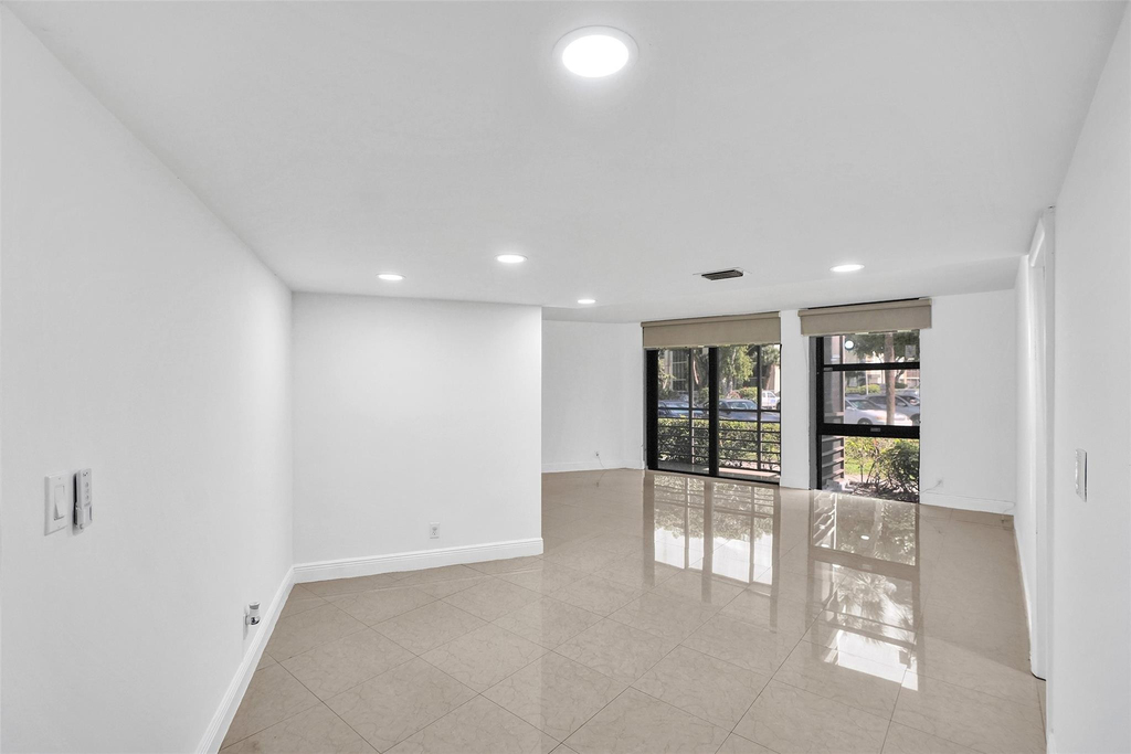 20400 W Country Club Drive - Photo 8