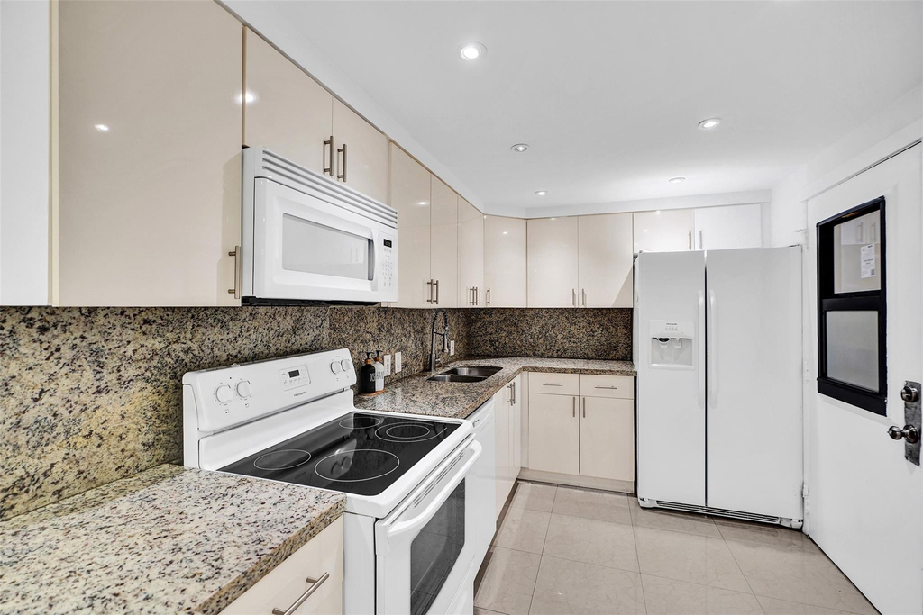 20400 W Country Club Drive - Photo 5