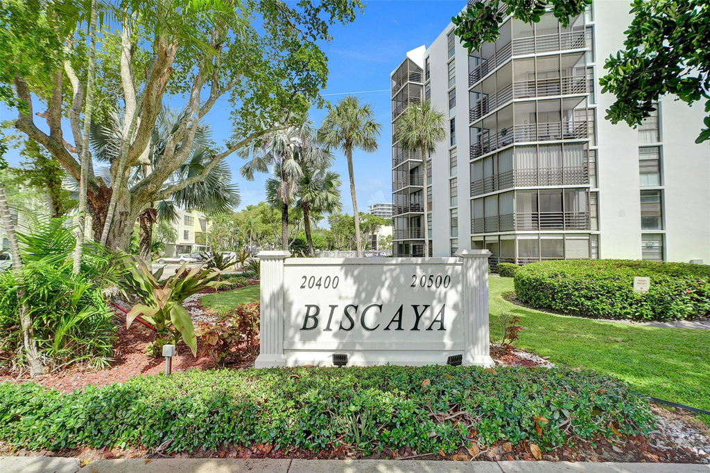 20400 W Country Club Drive - Photo 43