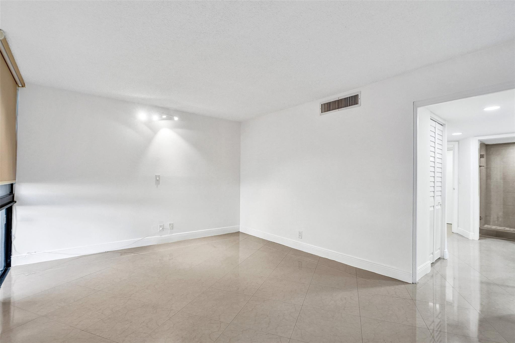 20400 W Country Club Drive - Photo 24