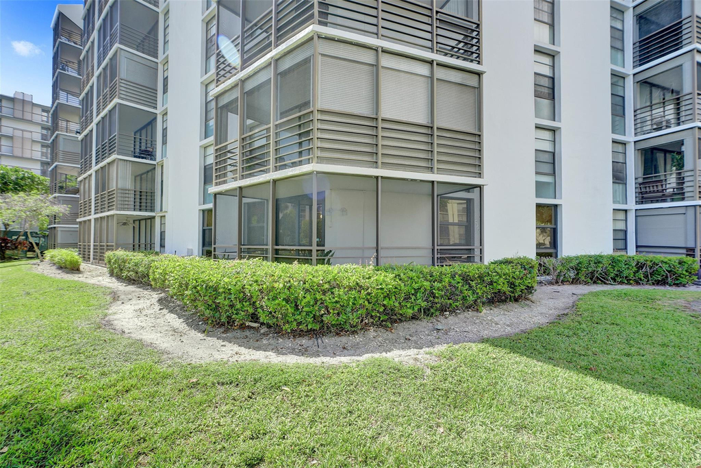 20400 W Country Club Drive - Photo 12