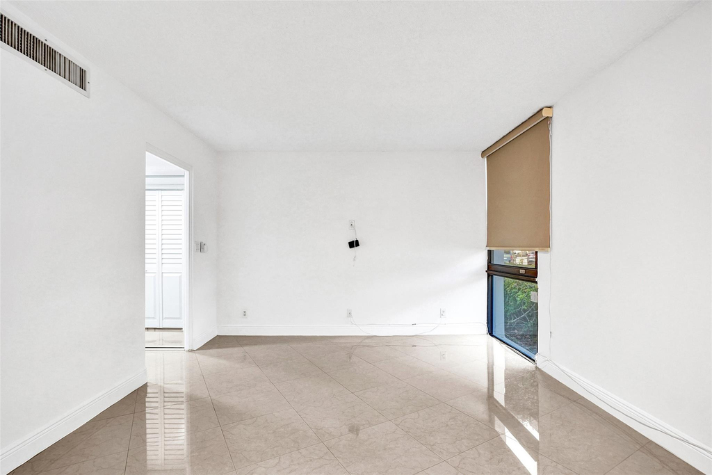 20400 W Country Club Drive - Photo 28