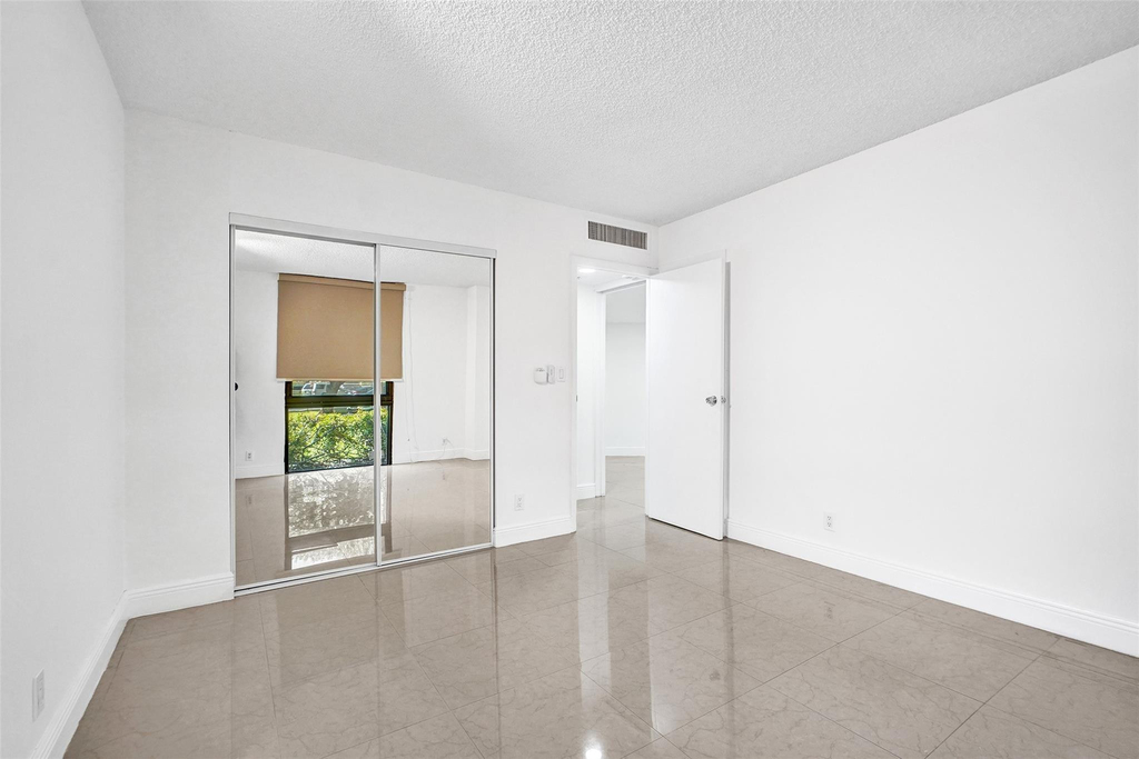 20400 W Country Club Drive - Photo 37