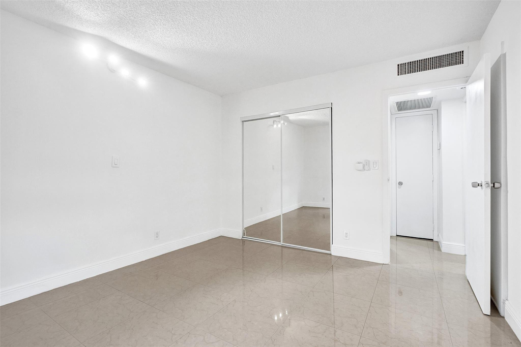 20400 W Country Club Drive - Photo 36