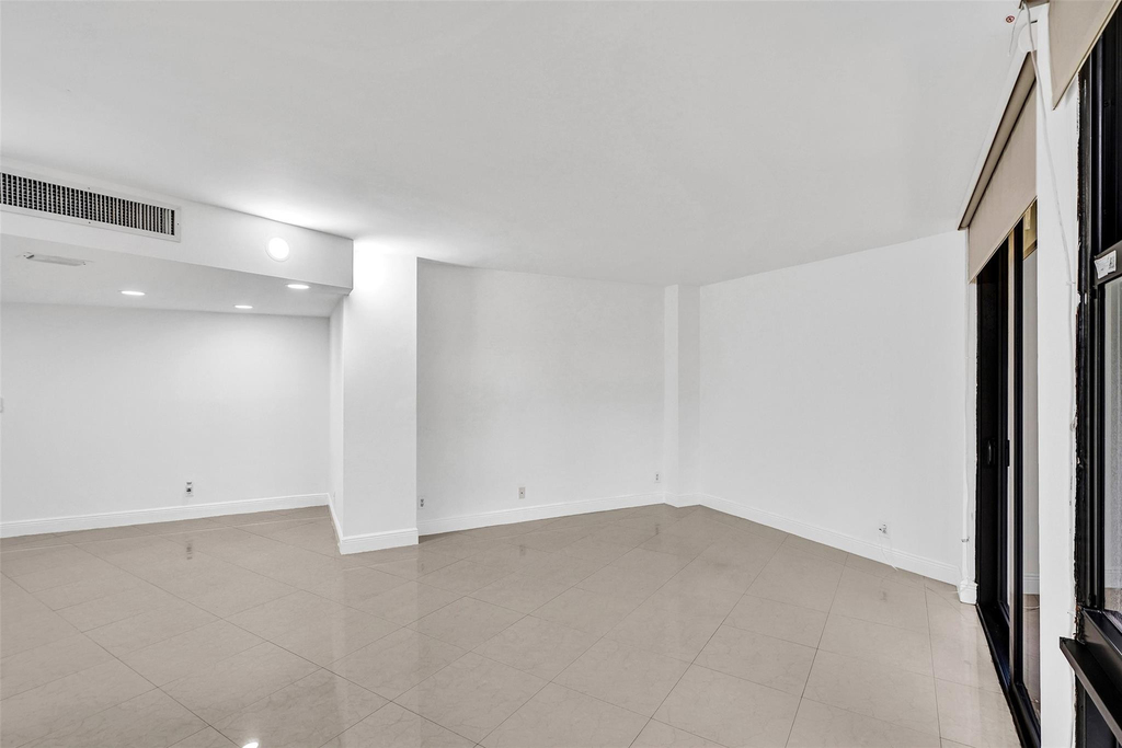 20400 W Country Club Drive - Photo 18