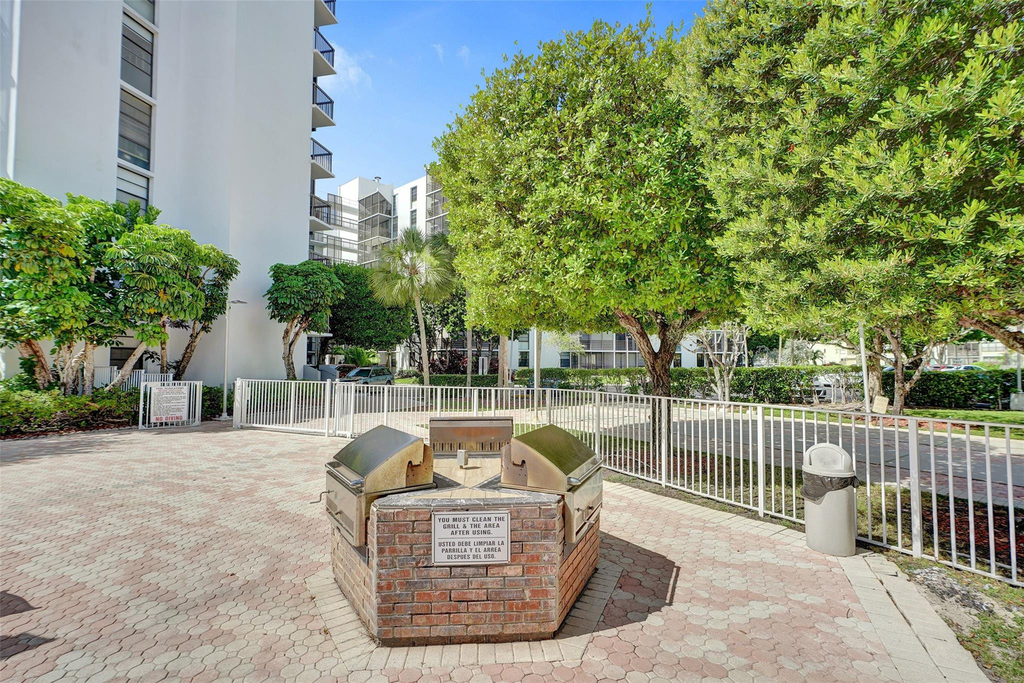 20400 W Country Club Drive - Photo 41