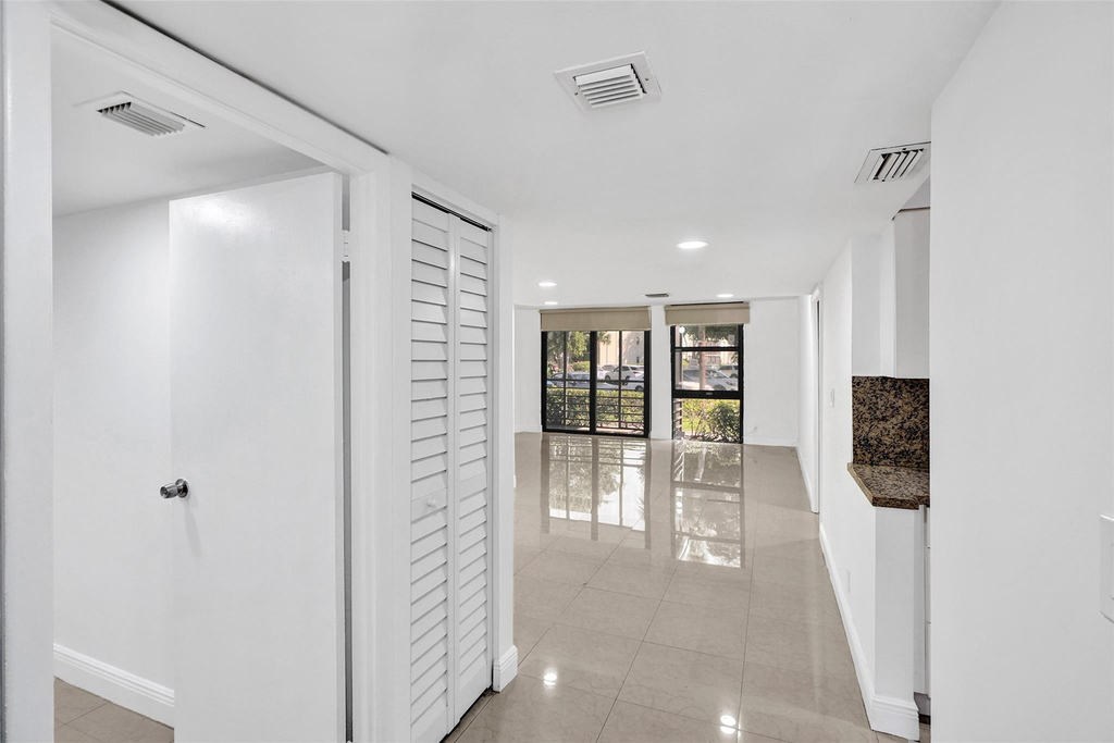 20400 W Country Club Drive - Photo 2
