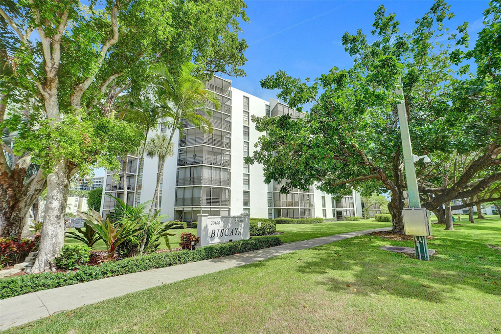 20400 W Country Club Drive - Photo 44