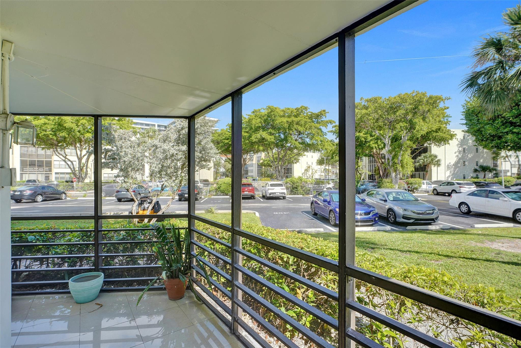 20400 W Country Club Drive - Photo 14