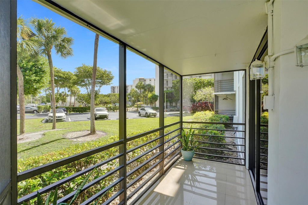 20400 W Country Club Drive - Photo 16