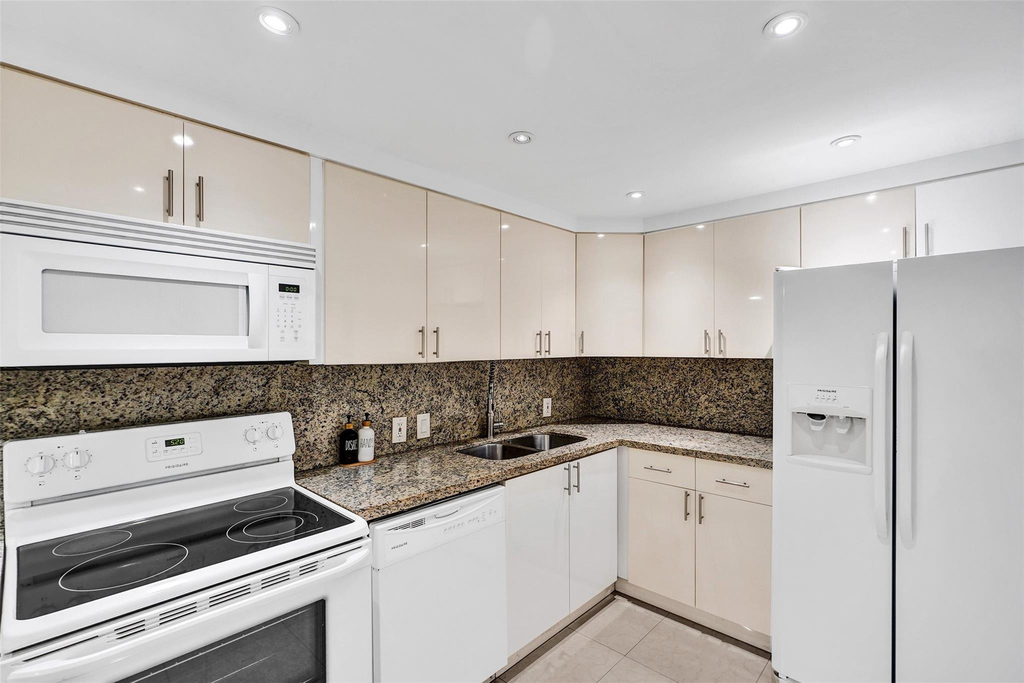 20400 W Country Club Drive - Photo 6