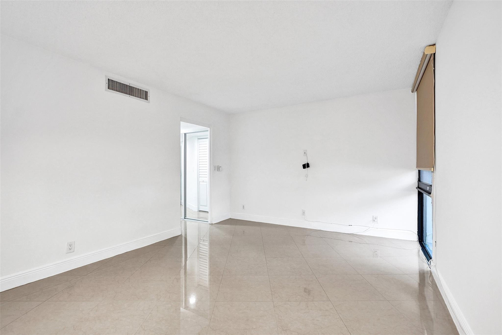 20400 W Country Club Drive - Photo 26