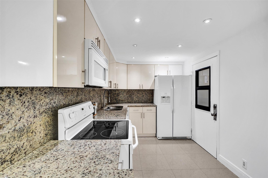 20400 W Country Club Drive - Photo 4