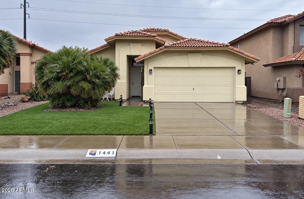 1441 E Gary Drive - Photo 0