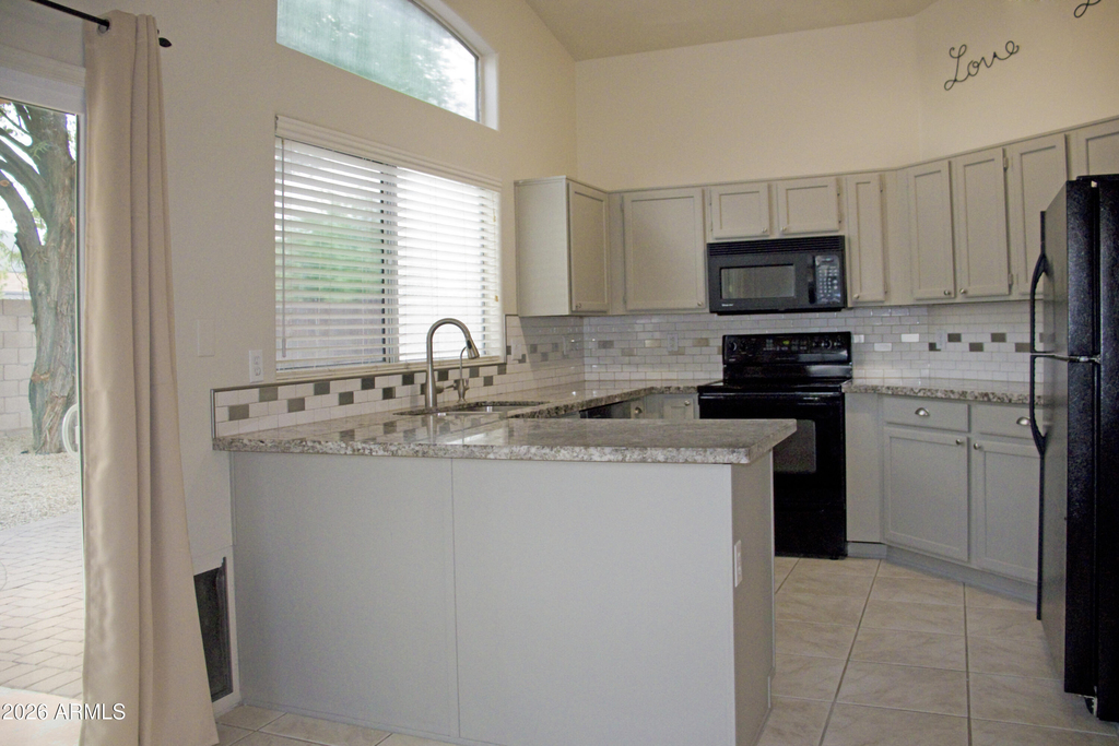 17228 N 40th Place - Photo 3