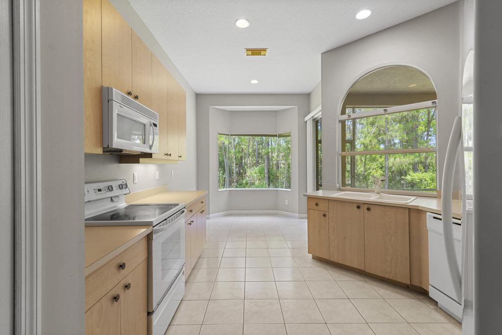 677 Sw Andros Circle - Photo 3