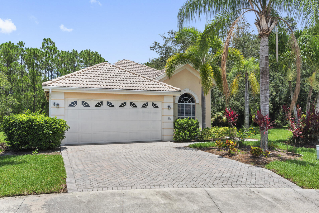 677 Sw Andros Circle - Photo 1