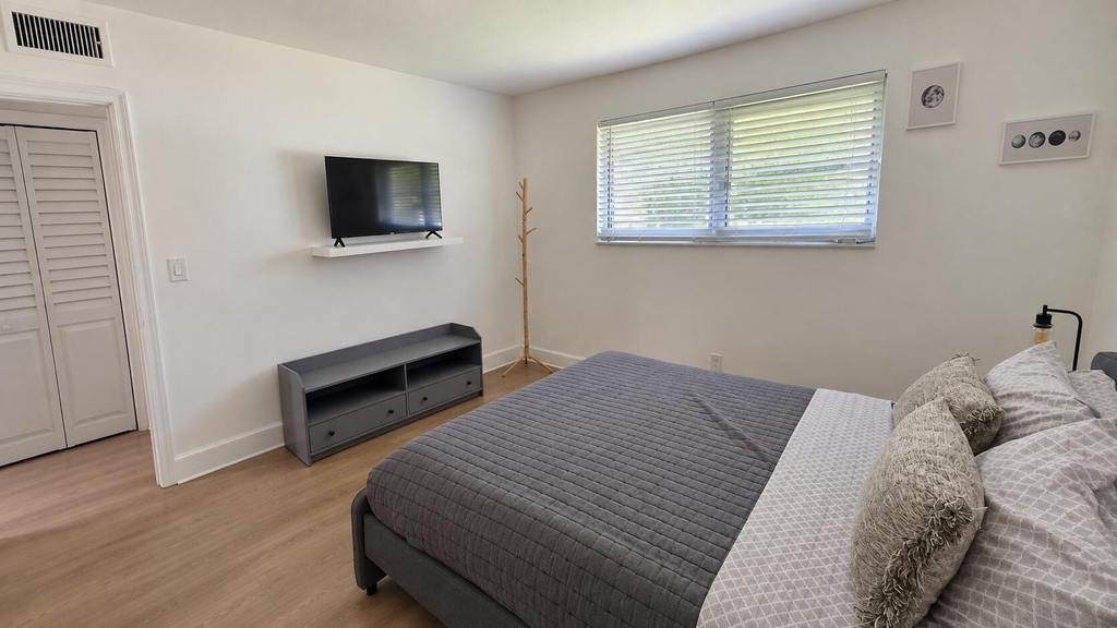 704 Ne 8th Street - Photo 5