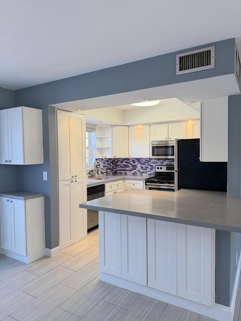 1643 Wiley Street - Photo 2
