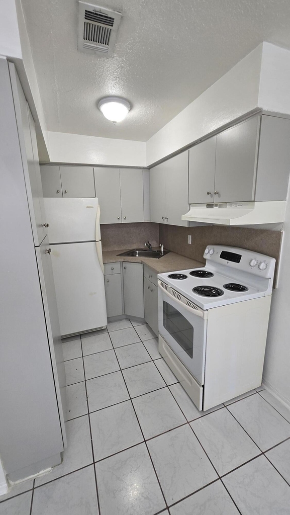 2501 Pierce Street - Photo 2