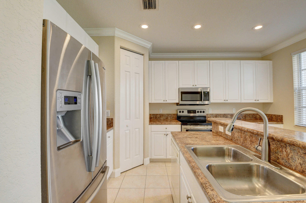 4353 Legacy Court - Photo 2