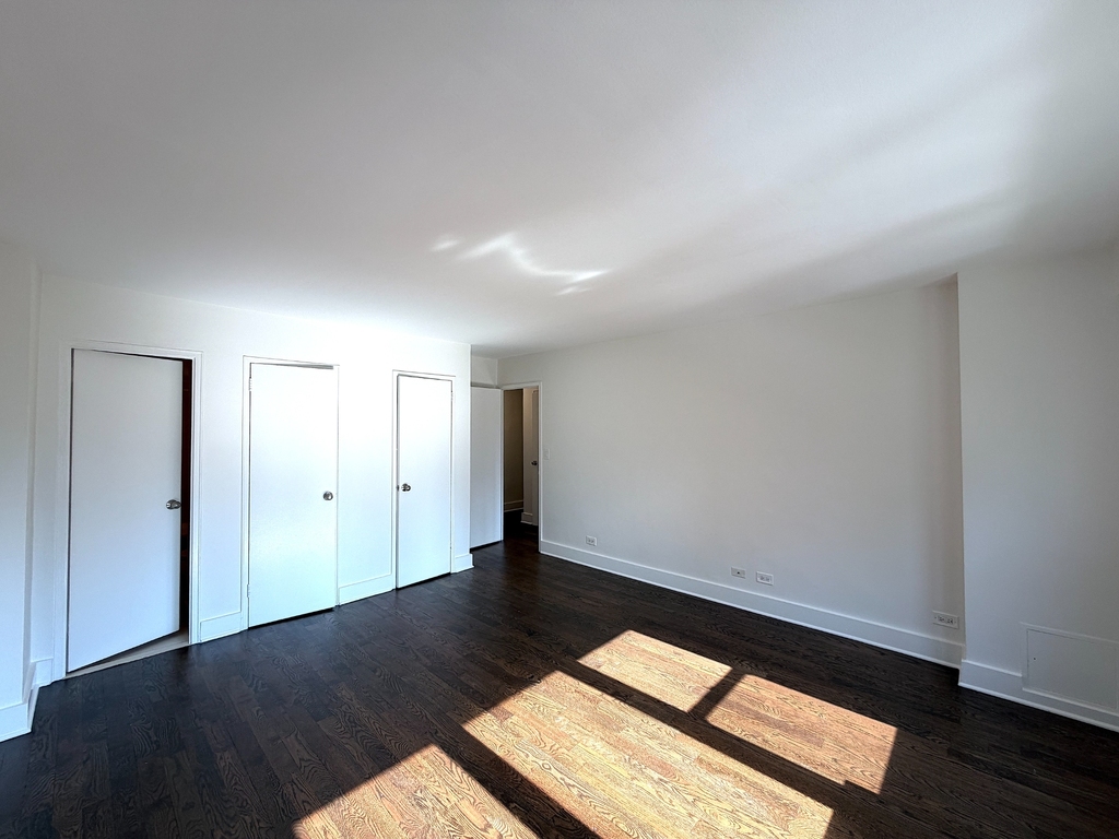 East 63rd Street - Photo 2