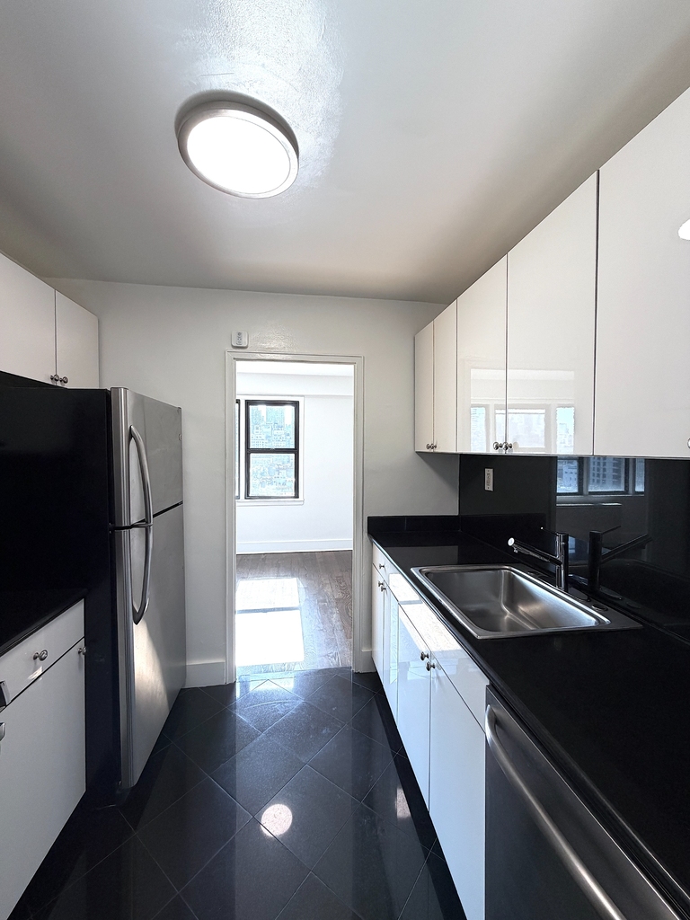 East 63rd Street - Photo 1