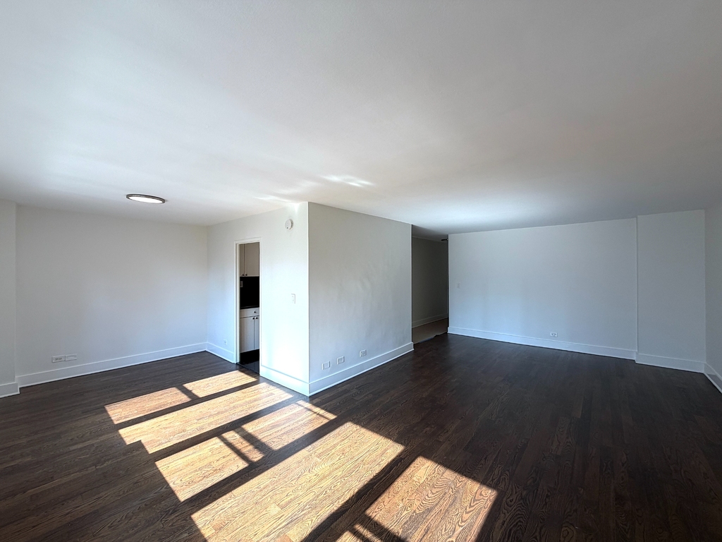 East 63rd Street - Photo 0