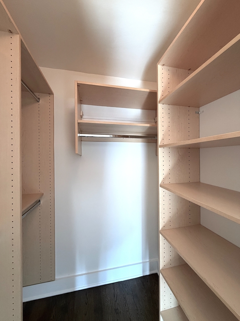 East 63rd Street - Photo 3