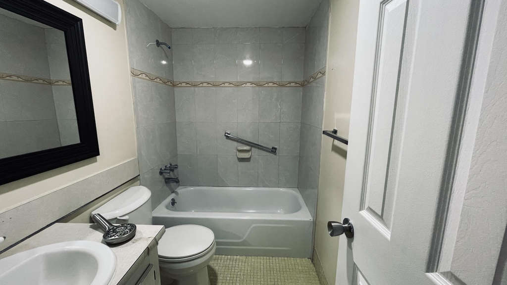 138 Salisbury F - Photo 13