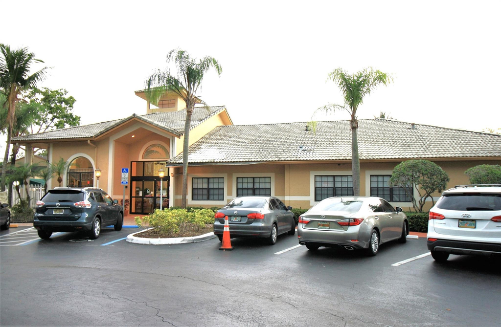 9477 Palm Circle N - Photo 6