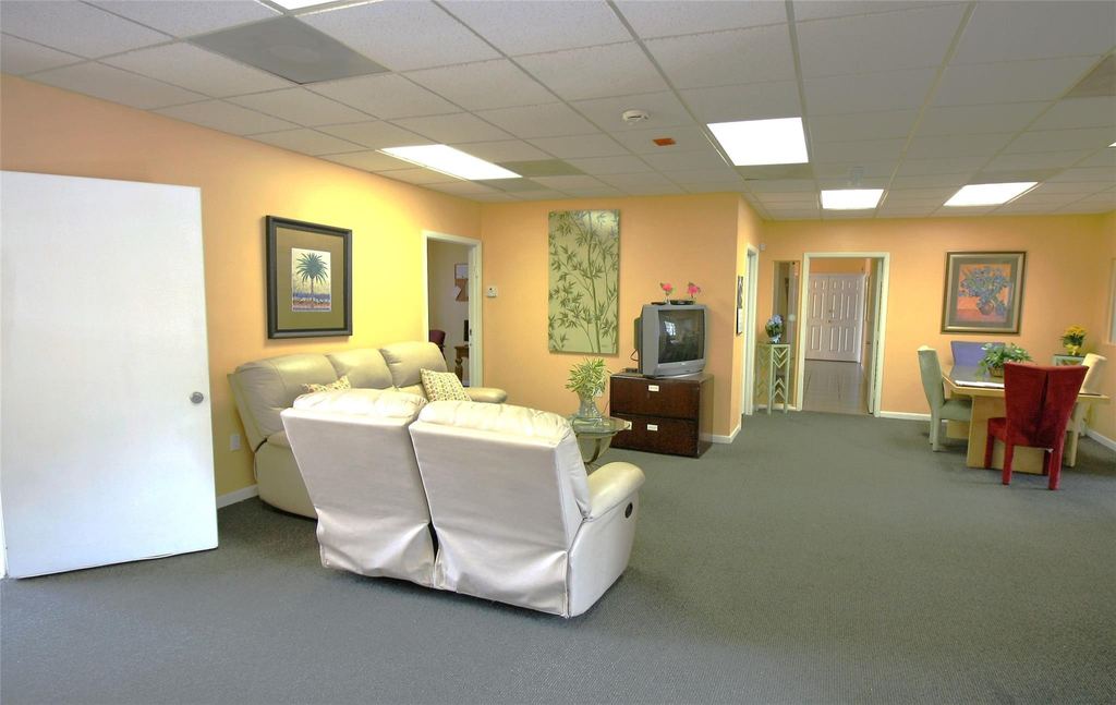 9477 Palm Circle N - Photo 22
