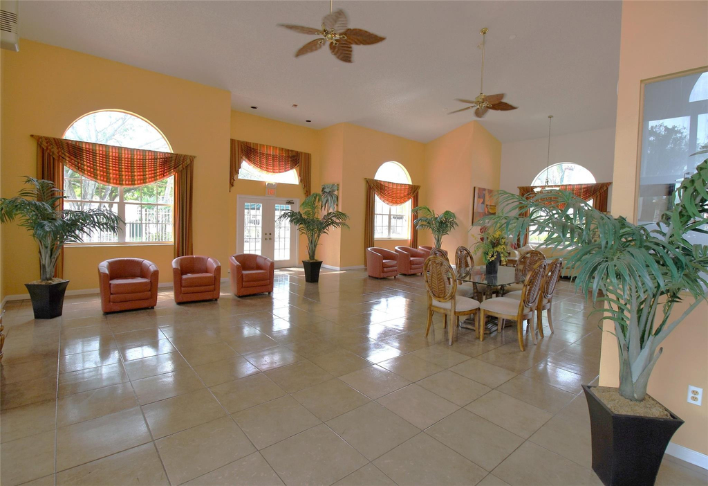9477 Palm Circle N - Photo 19