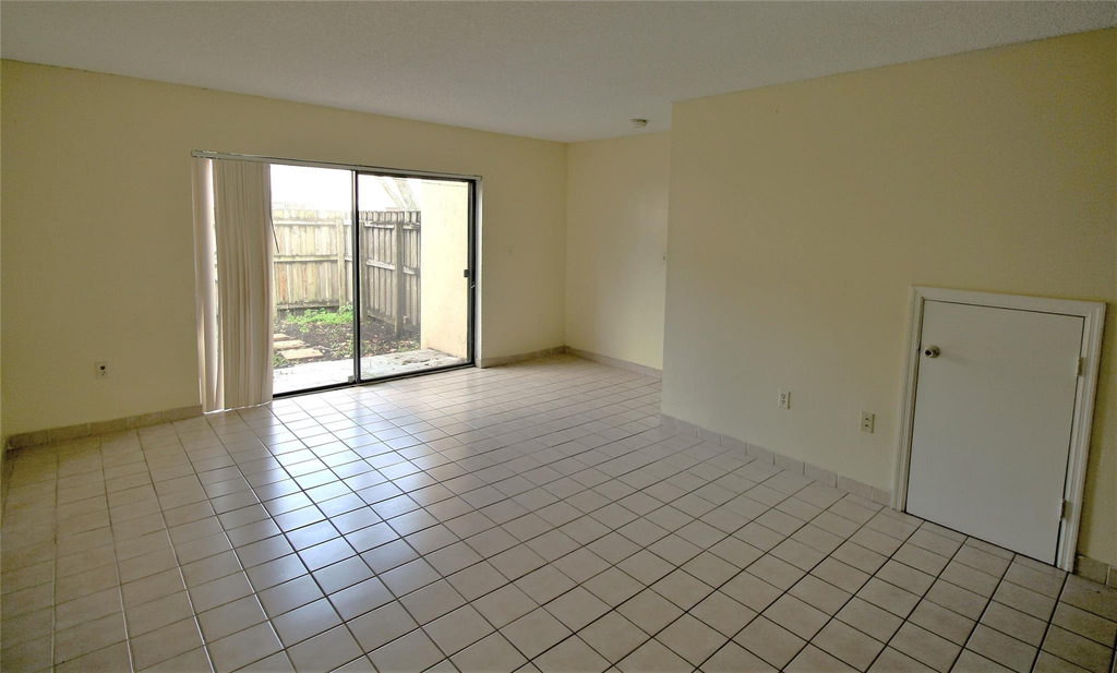 9477 Palm Circle N - Photo 3