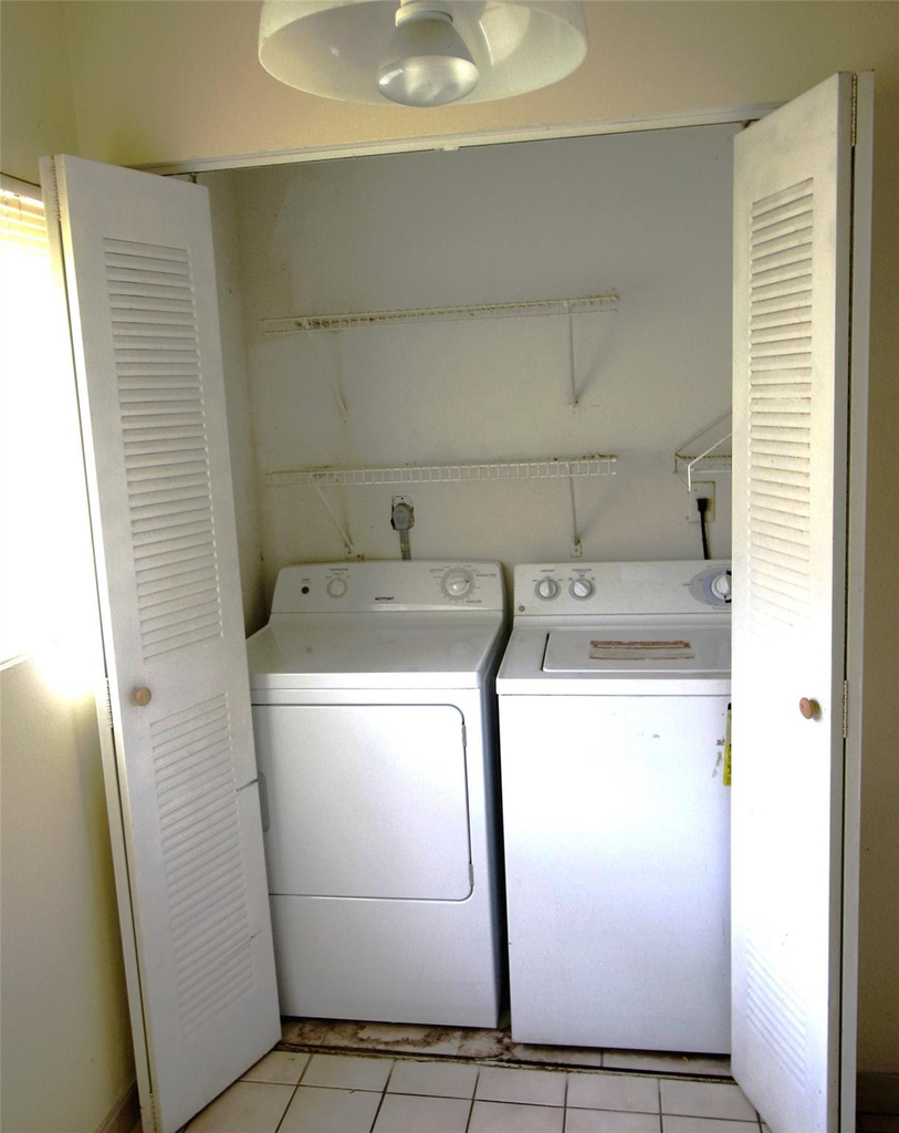 9477 Palm Circle N - Photo 12